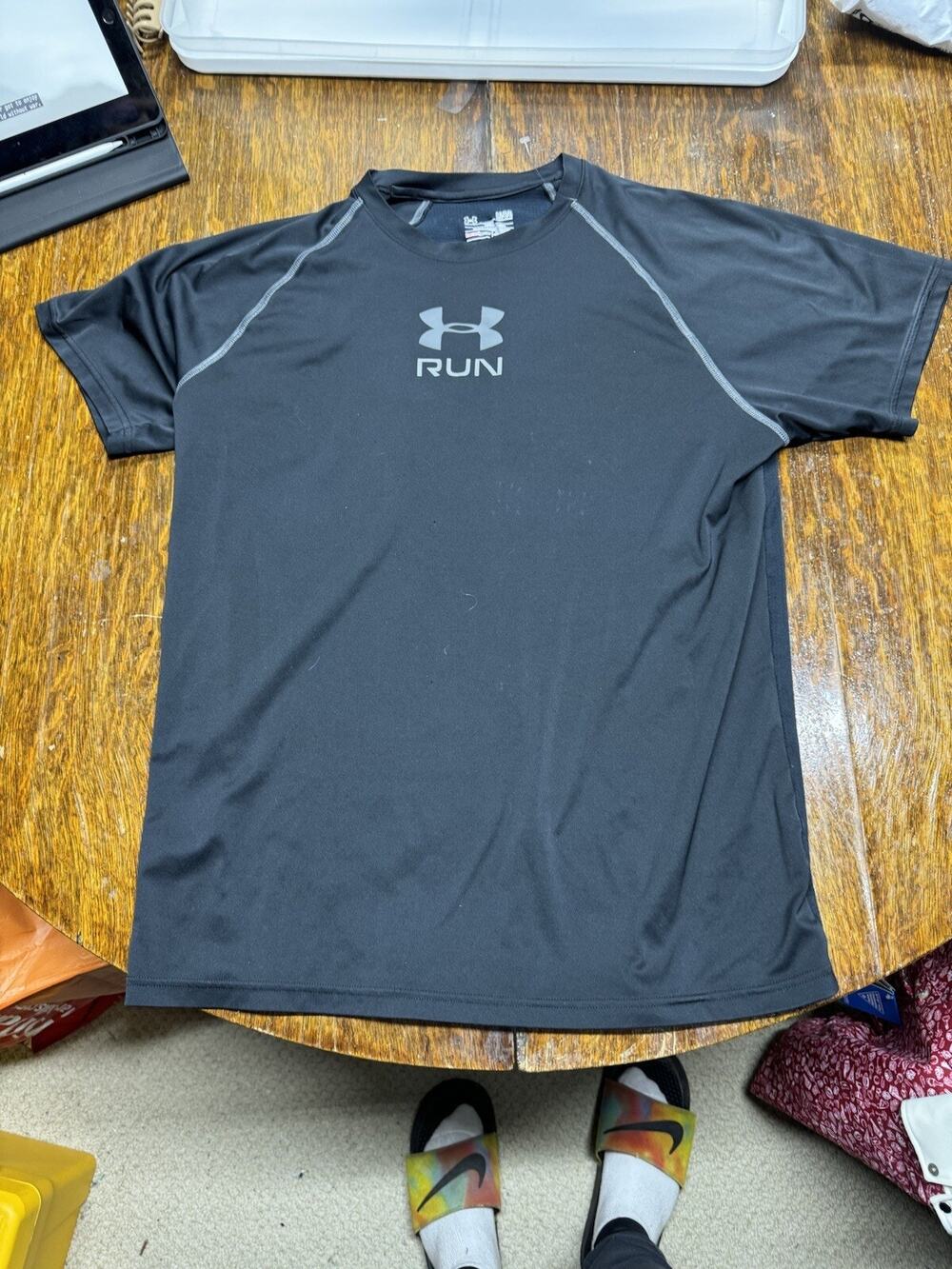 Under Armour UA Run Shirt Mens L Blac Short Sleeve Activewear Runner Stretch Men
